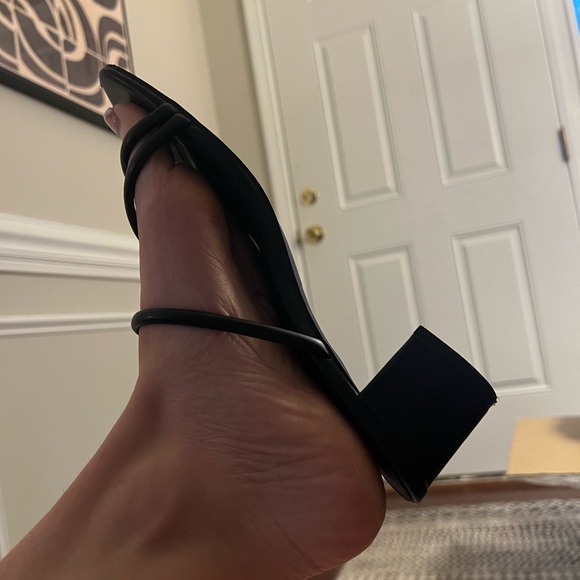 ShoeNTale Elegant Black Heels - Picture 4 of 4